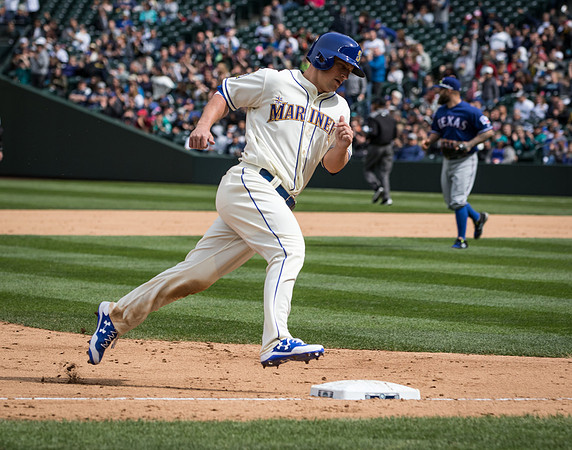 Kyle Seager Rounds Third