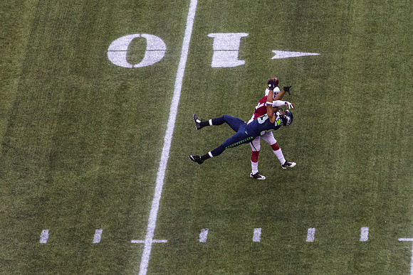 Doug Baldwin Tries To Hang On