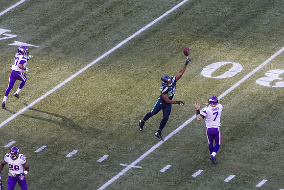 Cliff Avril Gets A Fingertip On the Pass